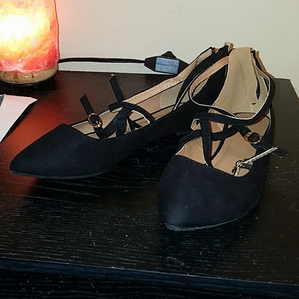 Black pointed toe flats